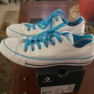 Converse Women’s - white with teal strings